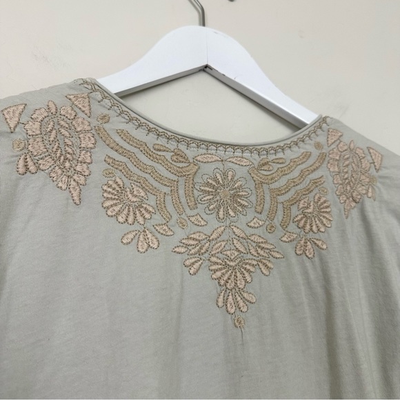 Johnny Was Rita Knot Tie Front Short Sleeve Tee Embroidered Gray Taupe - Picture 7 of 9